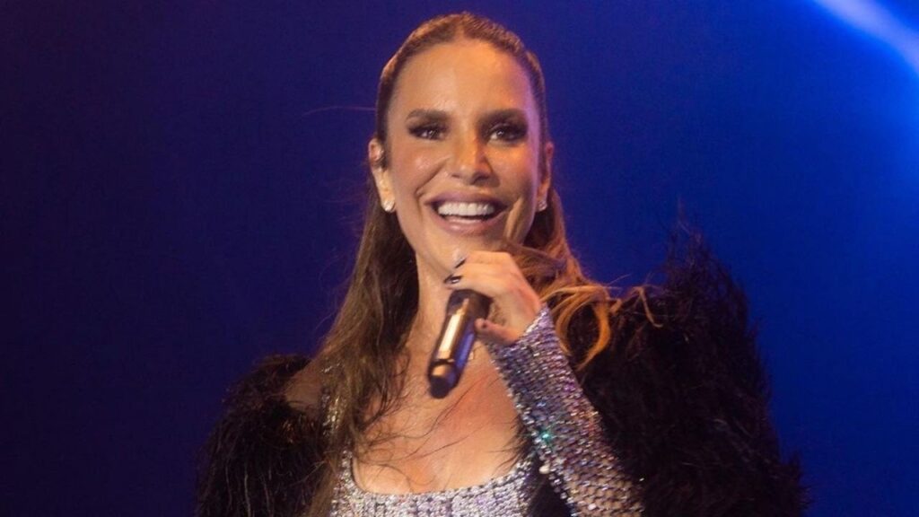 Ivete Sangalo se apresentando no show A La Sangalo no Parque Ibirapuera em São Paulo